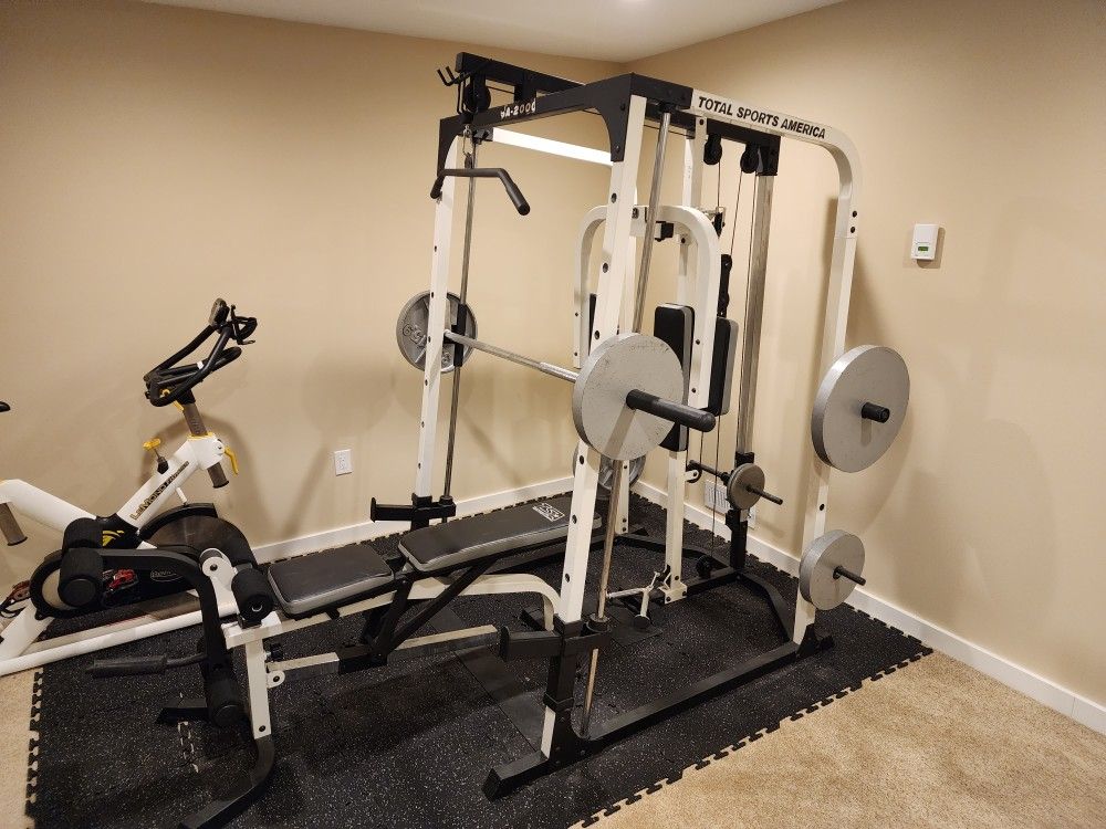 TSA 2000 Home Gym With Olympic Plate Weights for Sale in Snohomish, WA