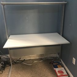 Metal Desk  In Good Condition  Thumbnail