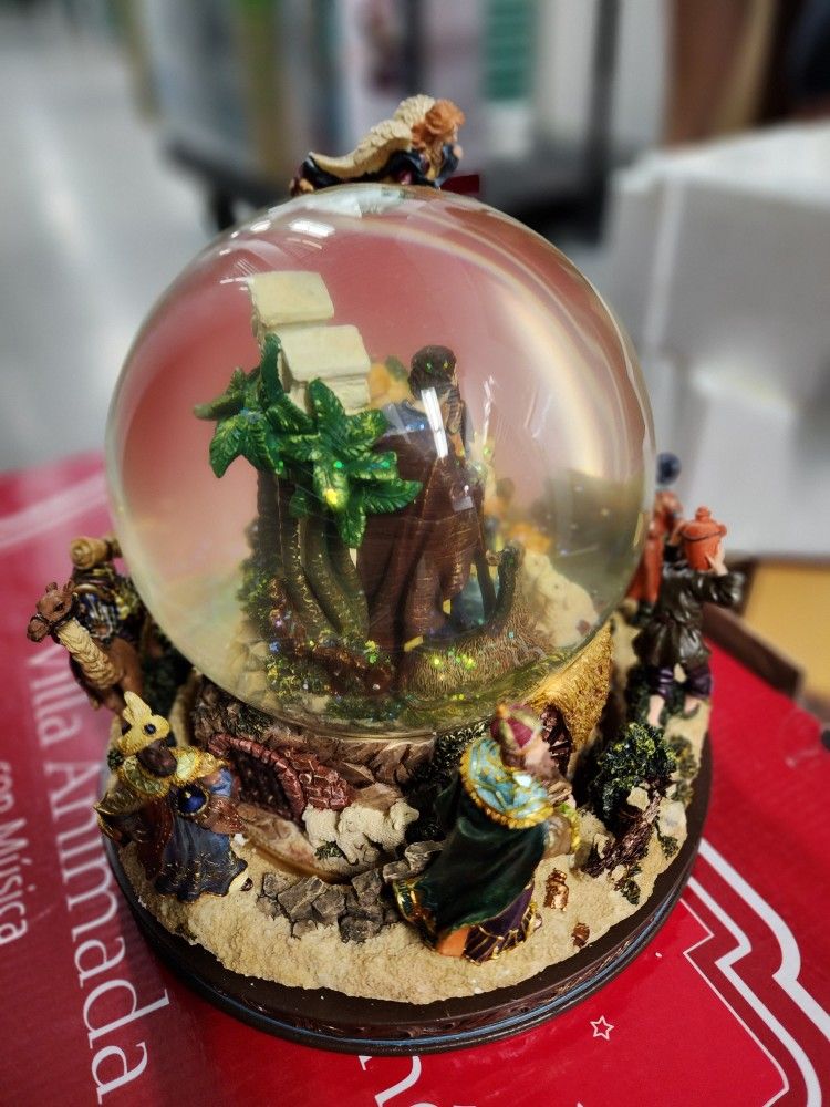 Kirklands Christmas Musical Water Globe