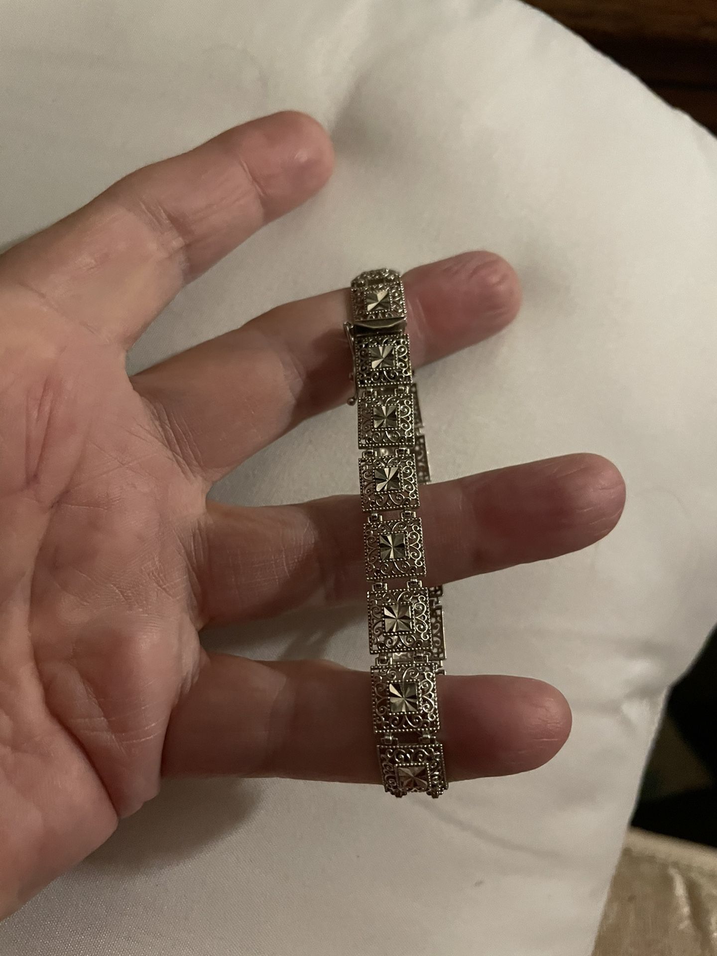Gorgeous 14K Solid Gold Bracelet.... Jeweler Appraised For $1,850... Selling For Only $1,450!!