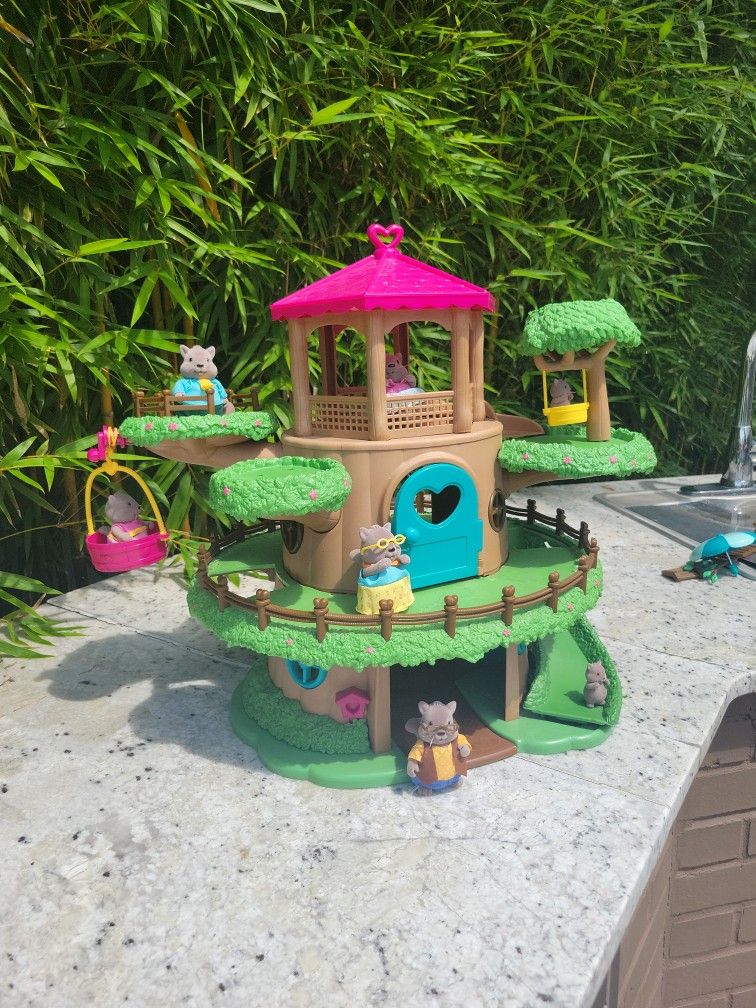 Lil Woodzeez Treehouse Playset With Squirrel Family