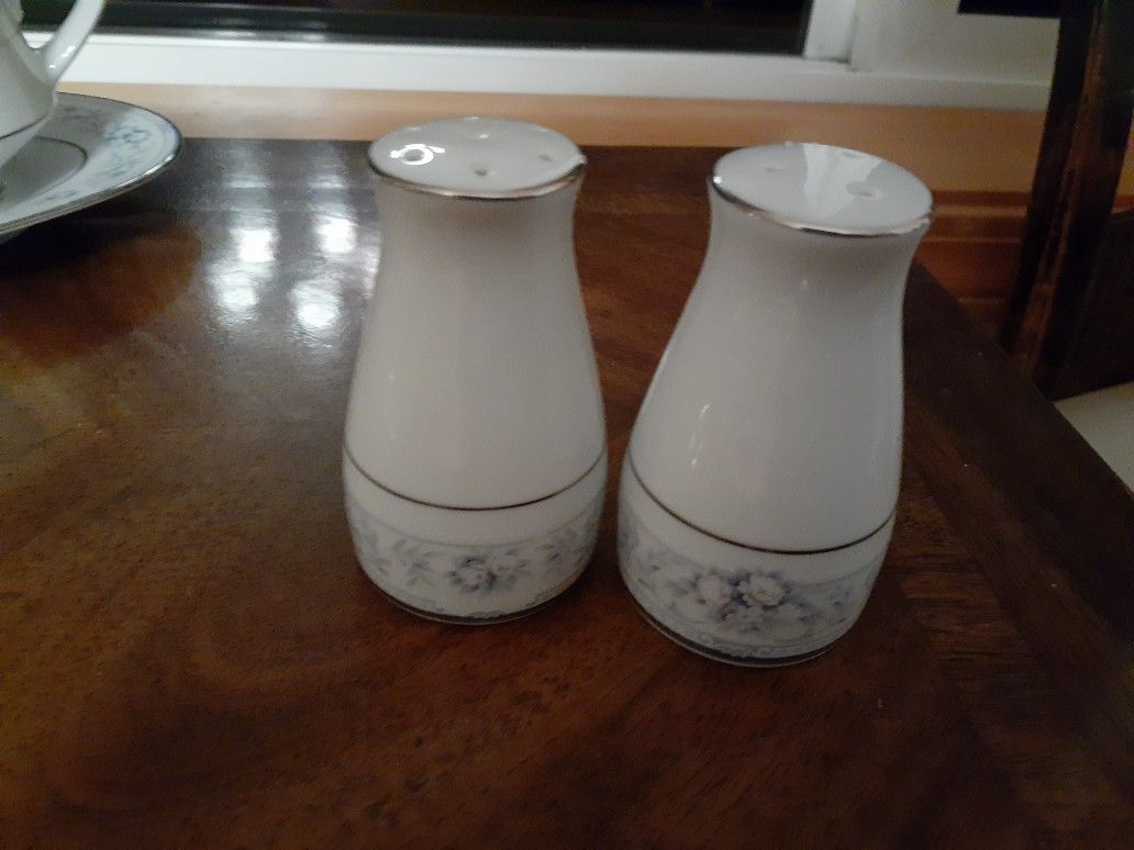 Legendary Noritake Dearborn China set 10 Place settings and service ware
