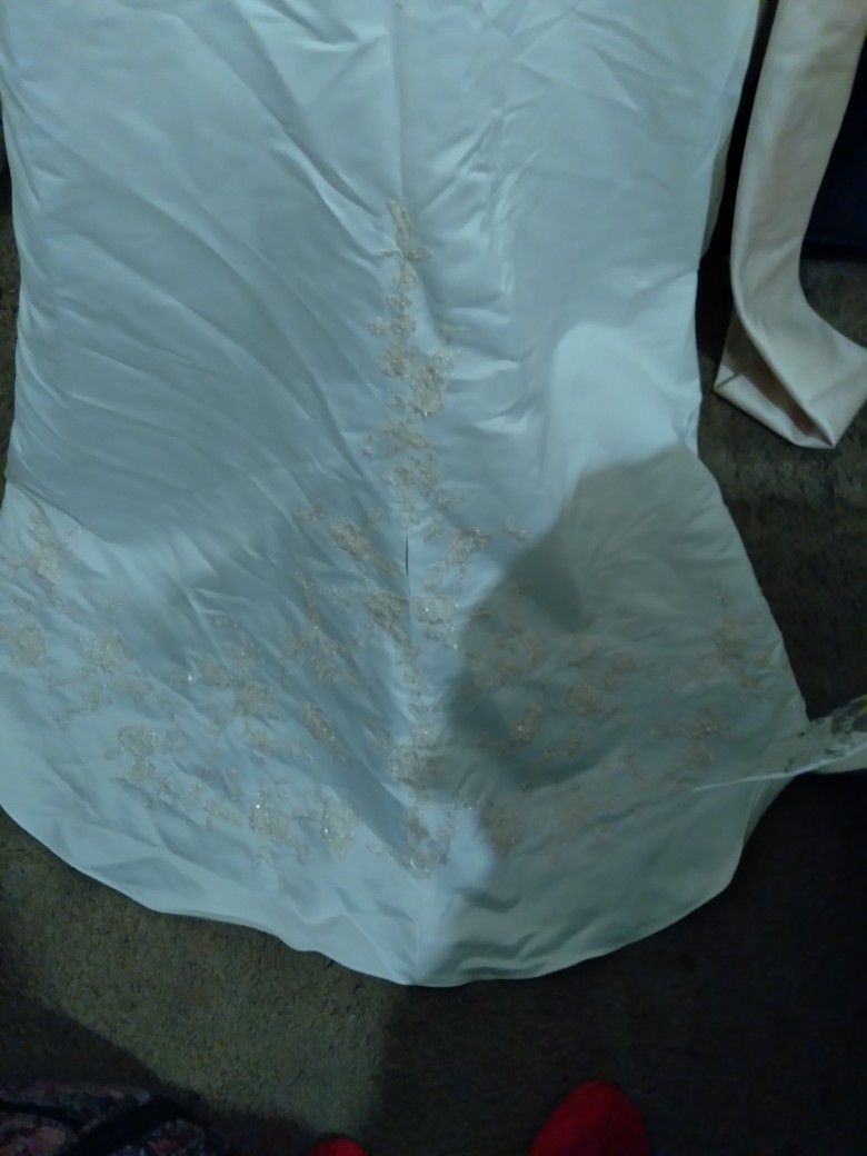***ABSOLUTE GORGEOUS WEDDING GOWN ***
