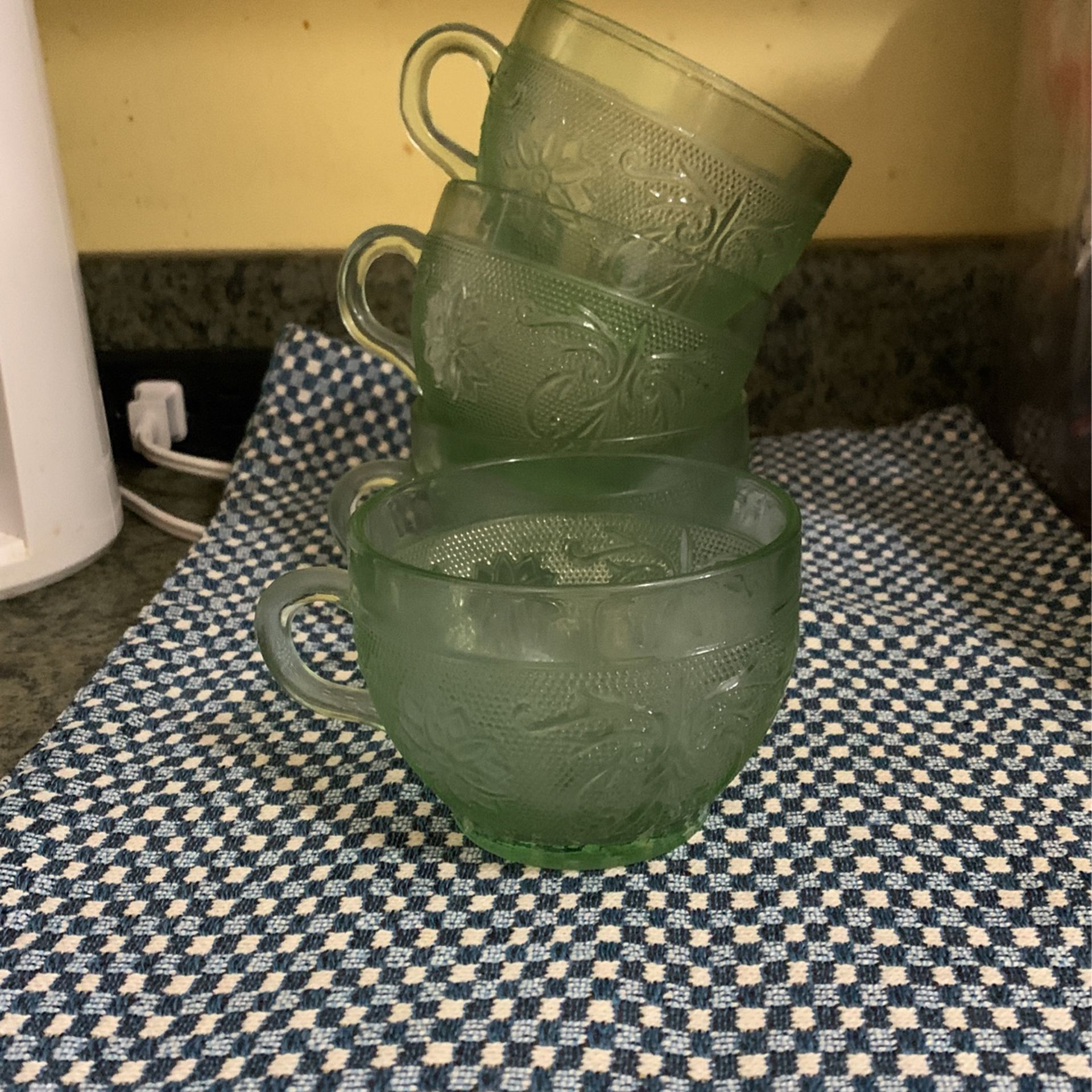 Set Of 4 Vintage Glassware 