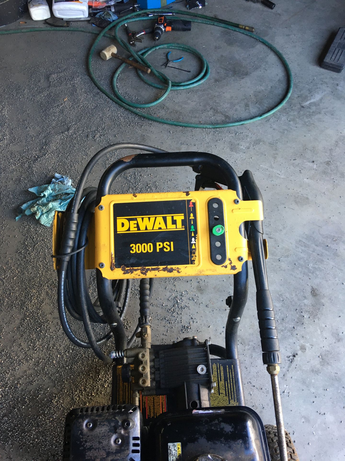 DeWALT 3000 psi pressure washer model DXPW3025 has Honda motor pending