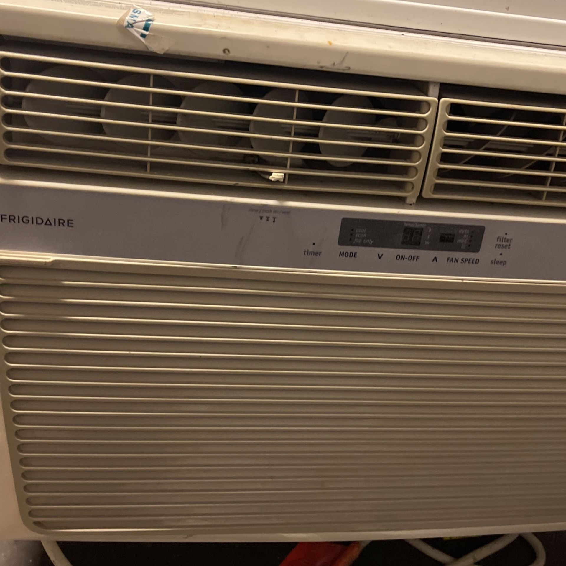 2500 BTU Frigidaire Air Conditioner