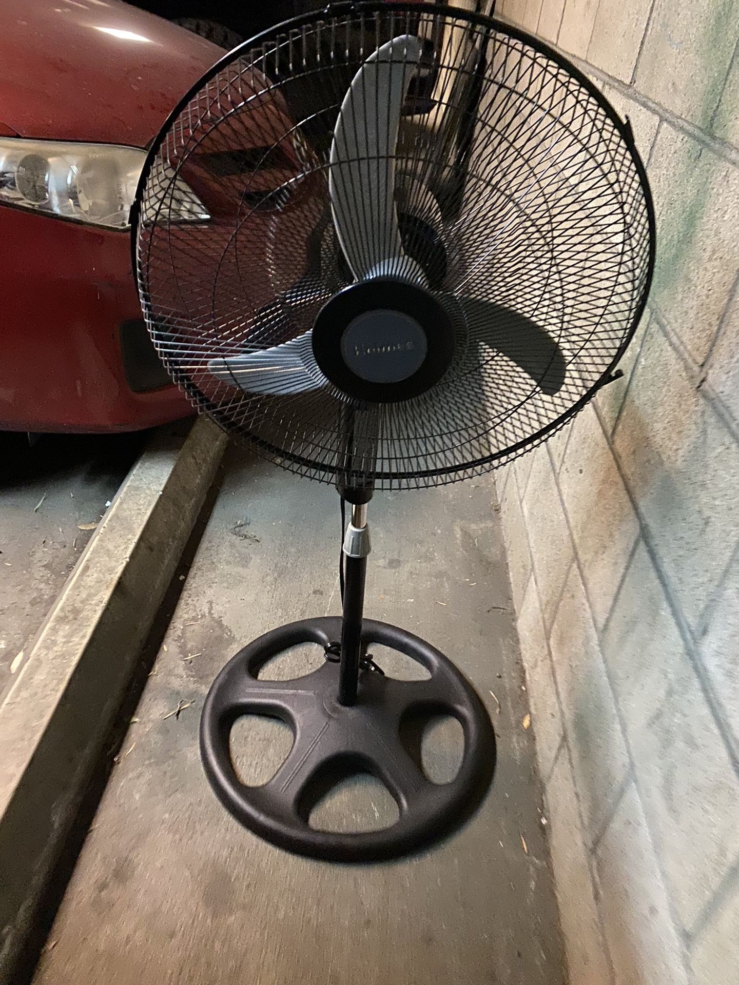 18” Oscillating Stand Fan