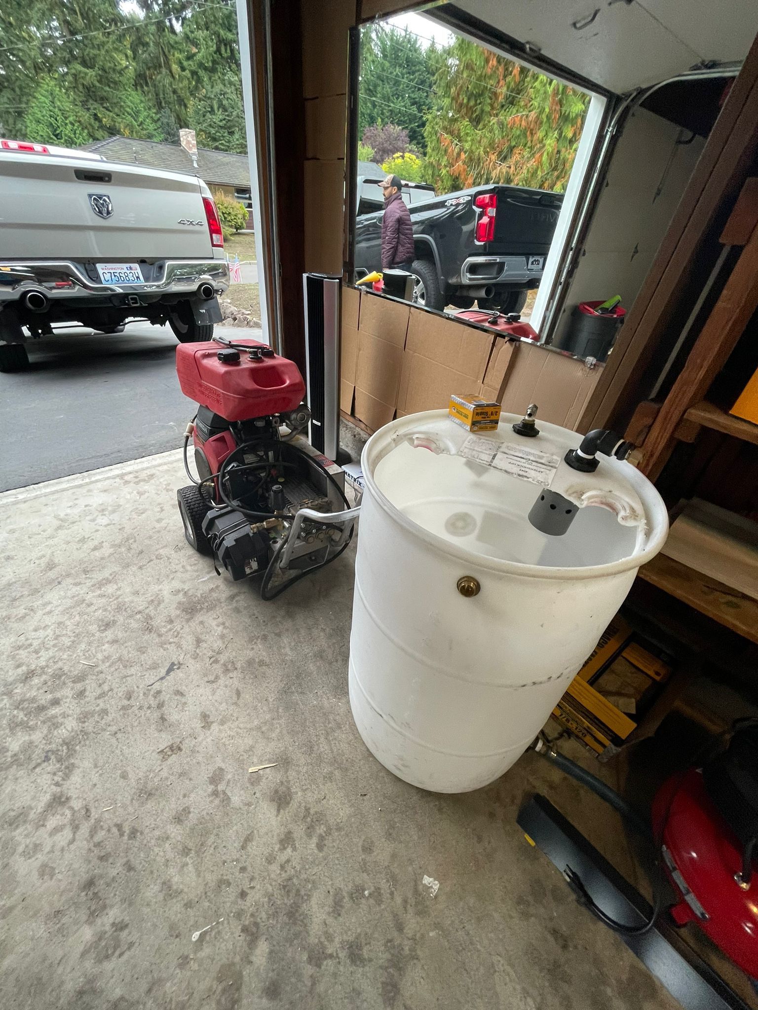 Honda GX 690, comes with 150 ft of pressure hoses, a gan and several accessories