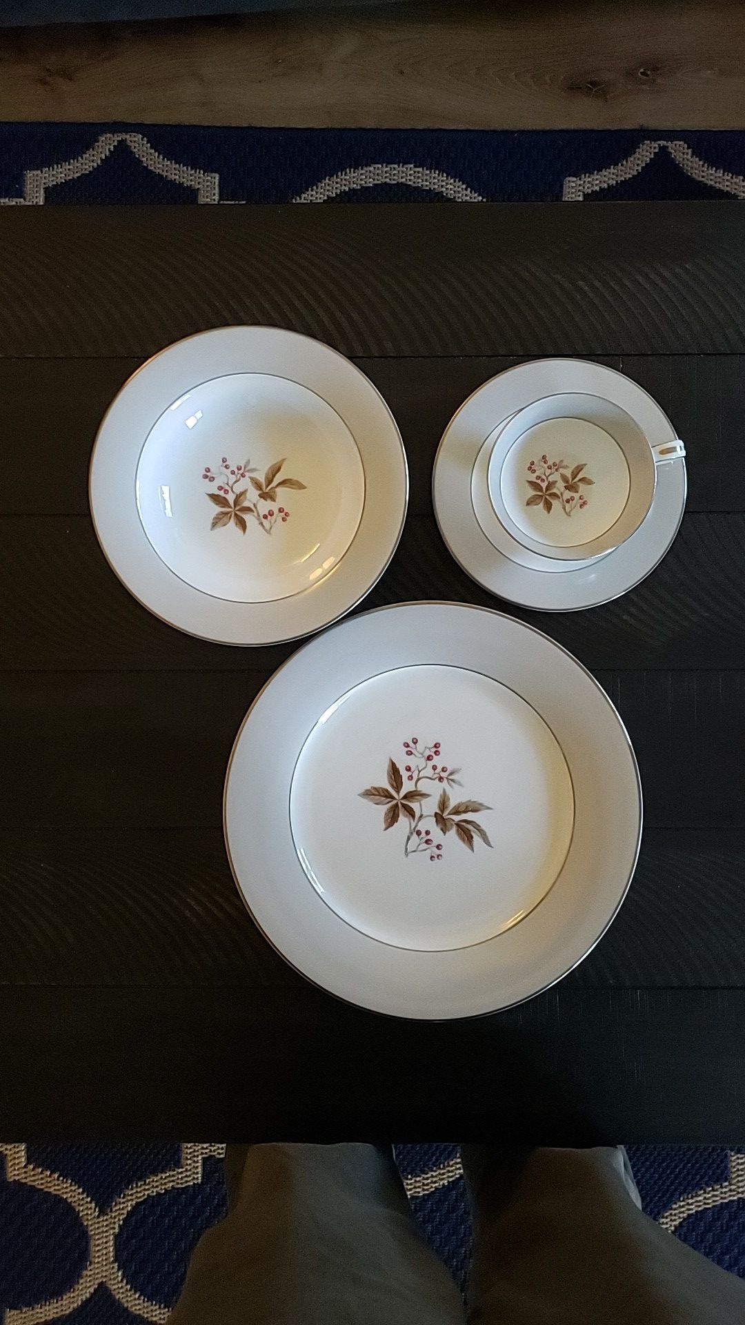 10 place China settings Noritake China 5447