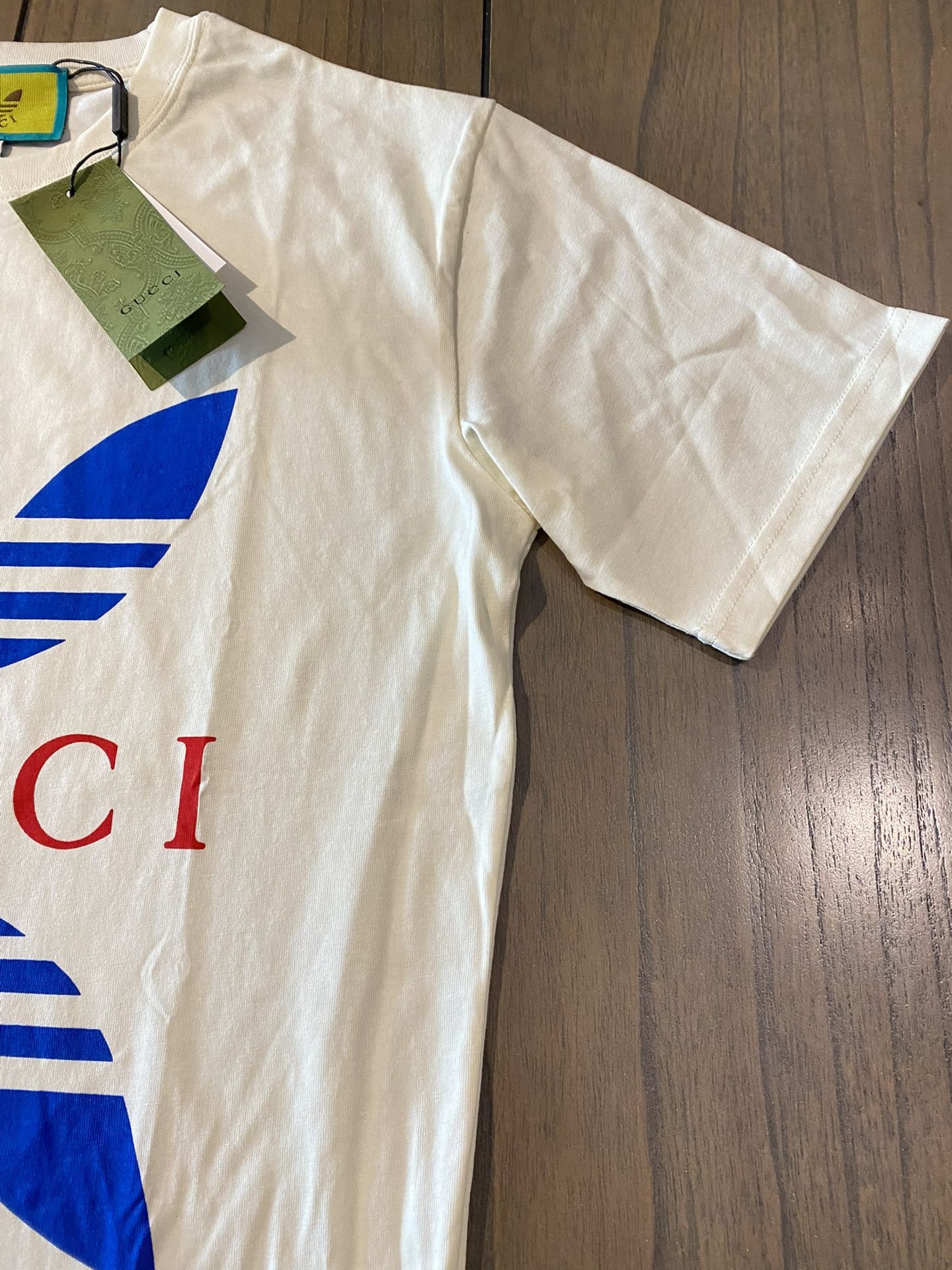 BEAUTIFUL DESIGNER T-SHIRT GUCCI, Read Description For Details…