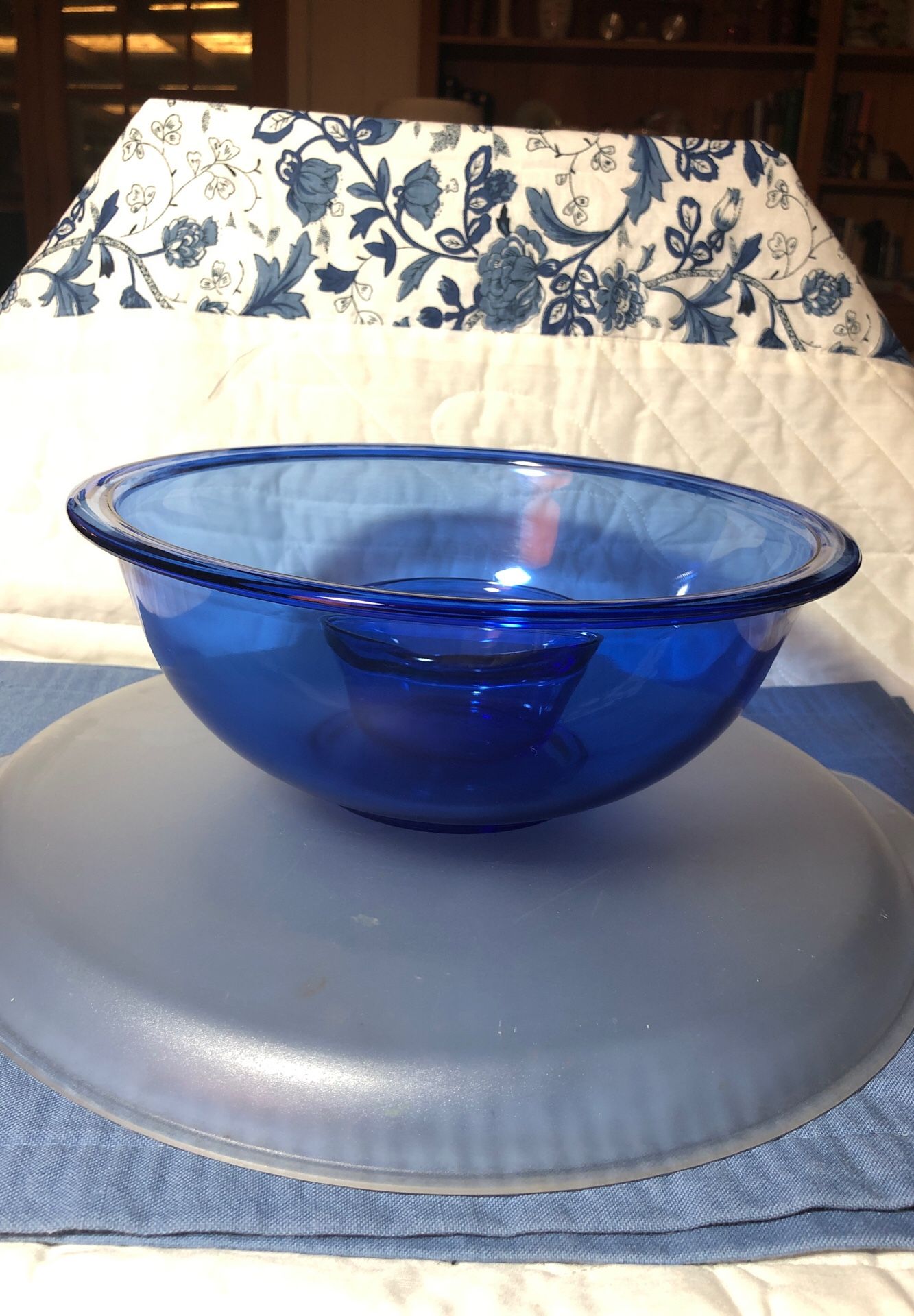 Pyrex cobalt blue mixing bowl with custard cup
