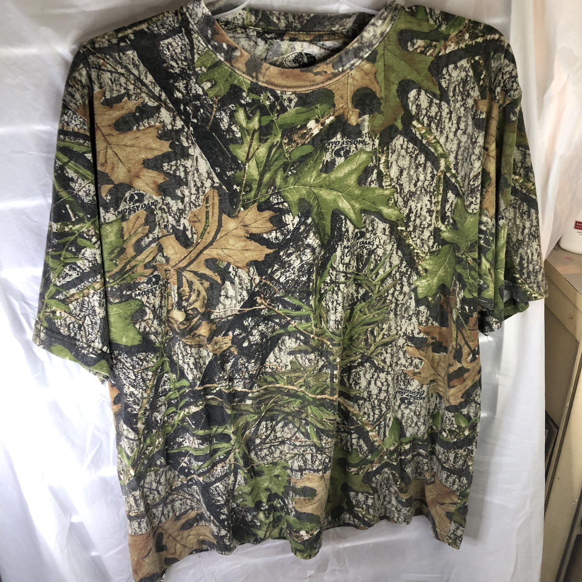 Men’s Mossy Oak Camo Shirt Size XL