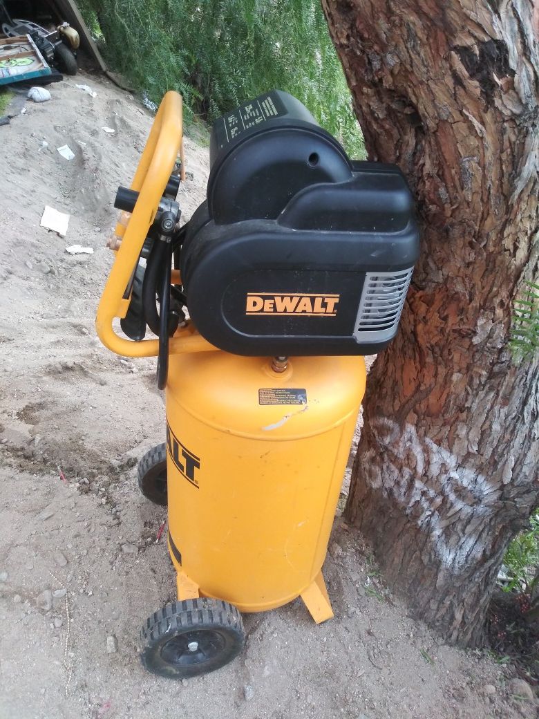 Brand New DEWALT D55168 225 PSI 15 Gallon 120-Volt Electric ,Wheeled, Portable Continuous Workshop Compressor
