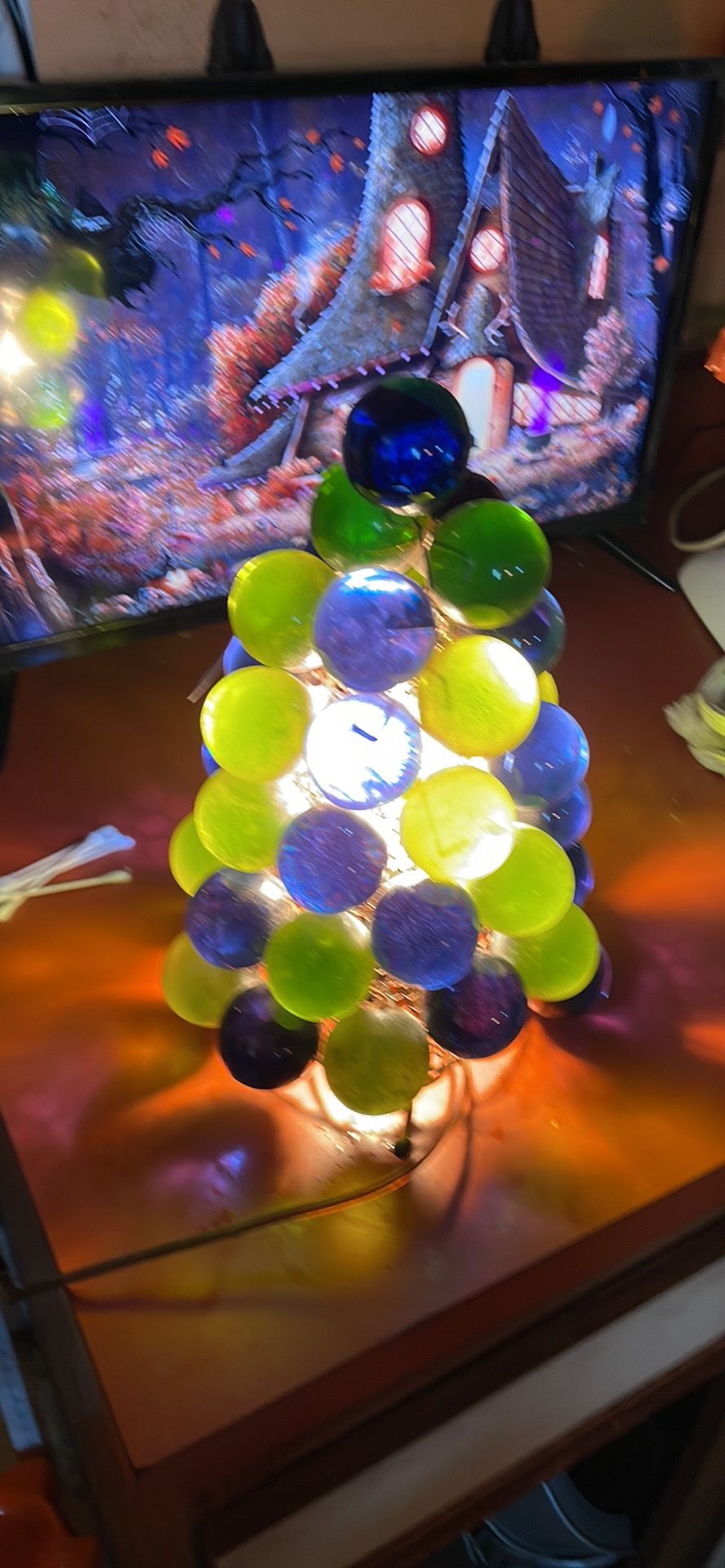 Vintage Mid Century Grape Acrylic Lucite Table Lamp