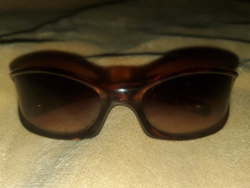 SUNGLASSES GUCCI