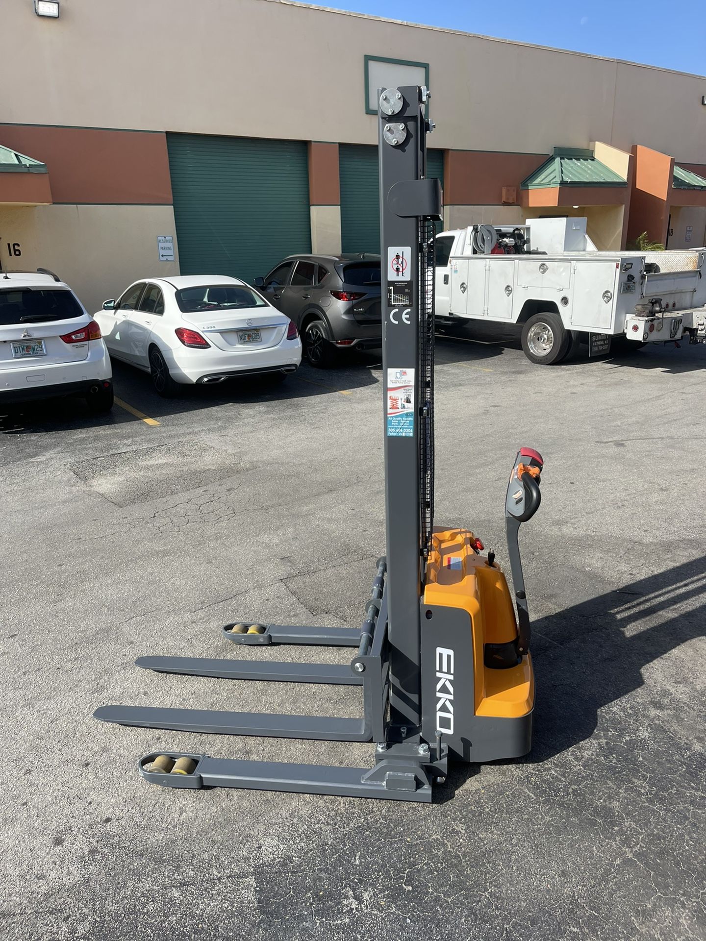 2022 Ekko Stacker Forklift 2800lbs Capacity 11.5 Foot Working Height