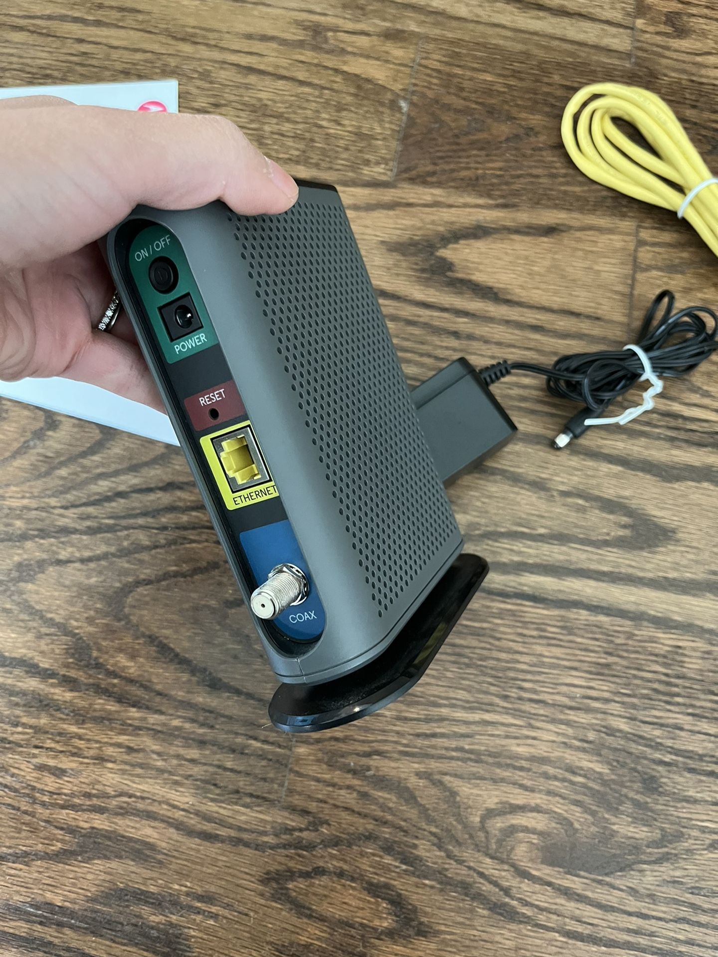 MOTOROLA 16x4 Cable Modem, Model MB7420, 686 Mbps DOCSIS 3.0, Certified by Comcast XFINITY, Charter Spectrum, Time Warner Cable, Cox, BrightHouse