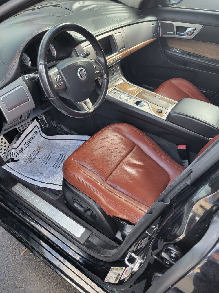 2010 Jaguar XF
