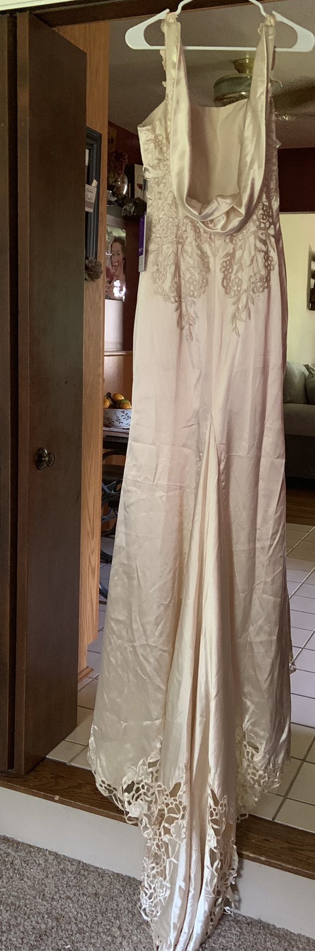 Brand new never worn wedding dress size 8 w tags