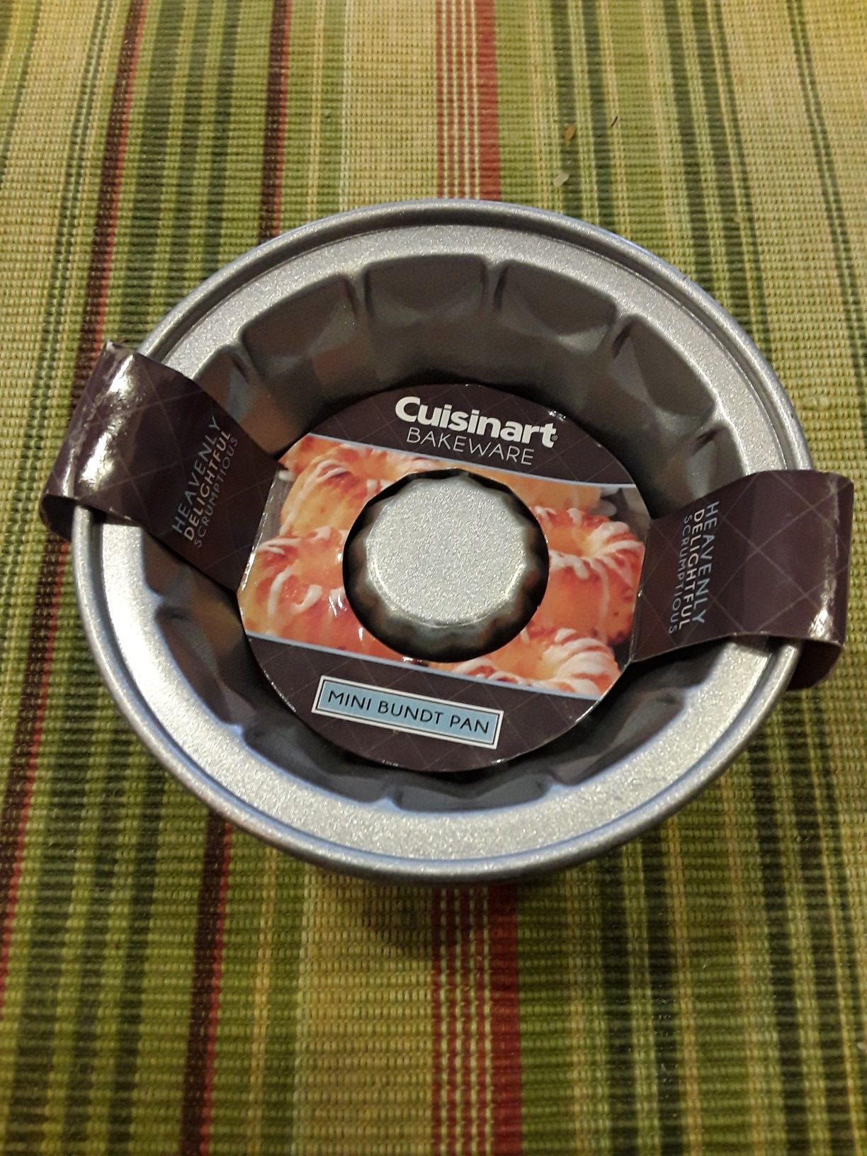 MINI BUNDT PAN. SET OF 4