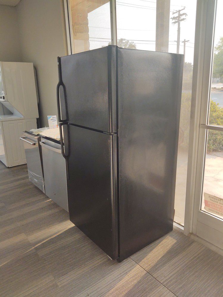 Sale!! 15% Off (AA) Black GE Top Freezer Refrigerator-Warranty Included 