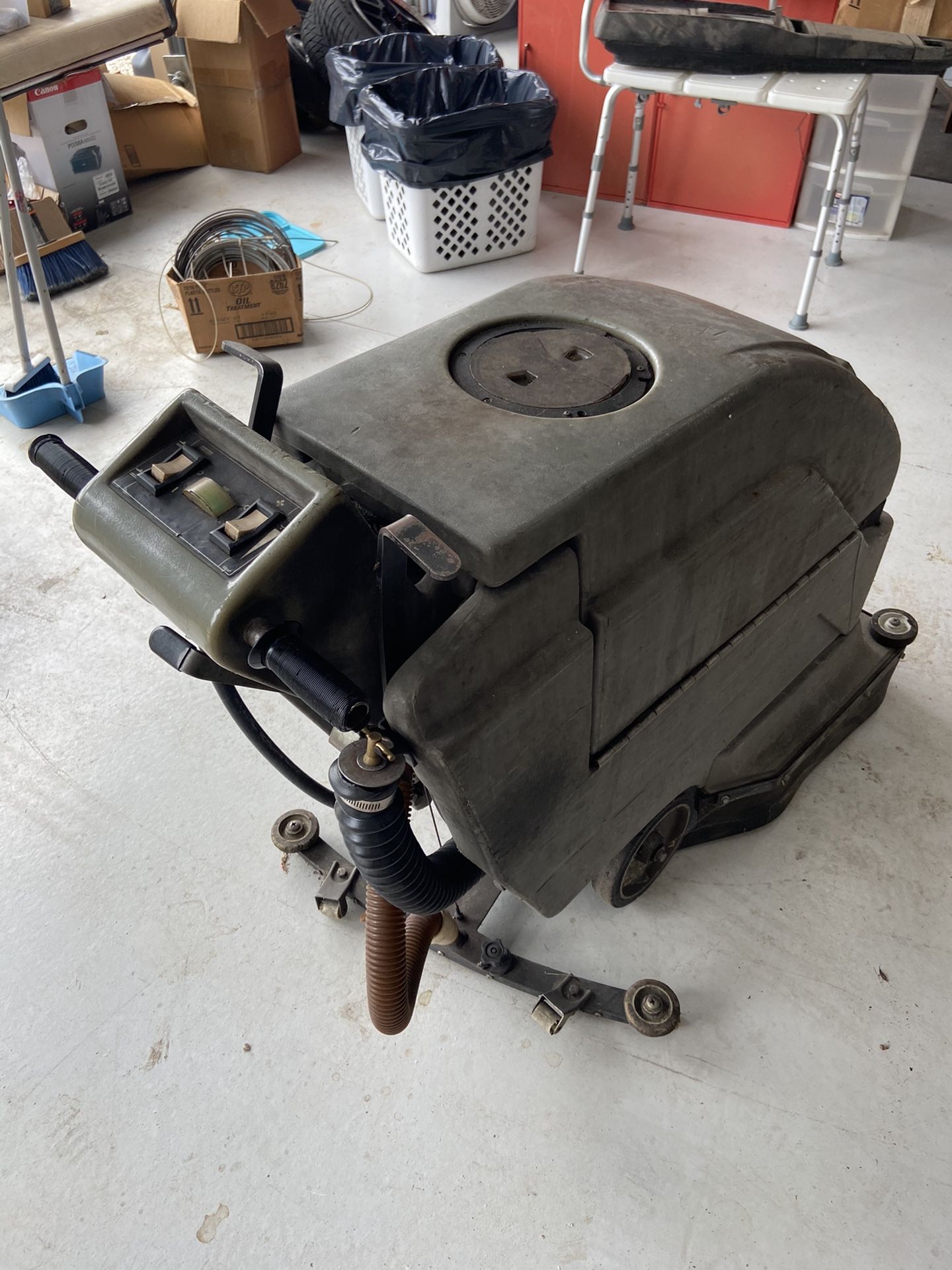 Nobles Floor cleaner scrubber machine... Needs work or for parts