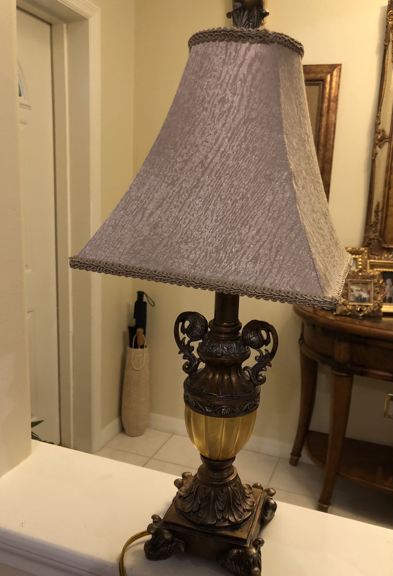 Table lamp