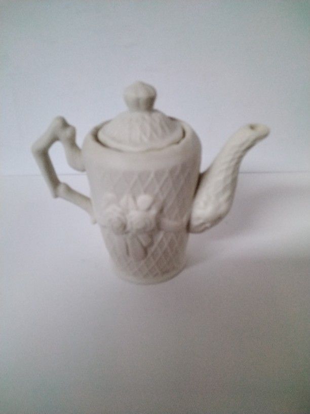 Very Cute Little Tea Pot .