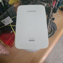 LinkSYs RE7000 wifi range booster Thumbnail