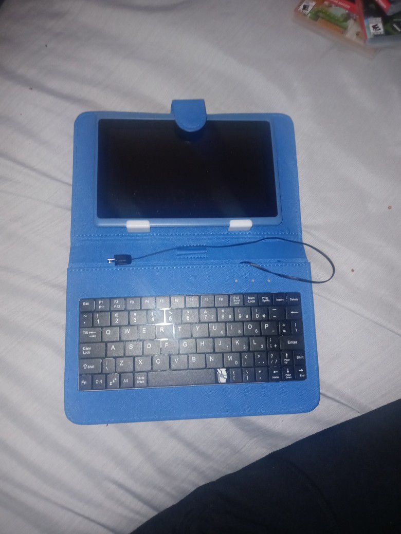Tablet With Optional Keyboard And Case