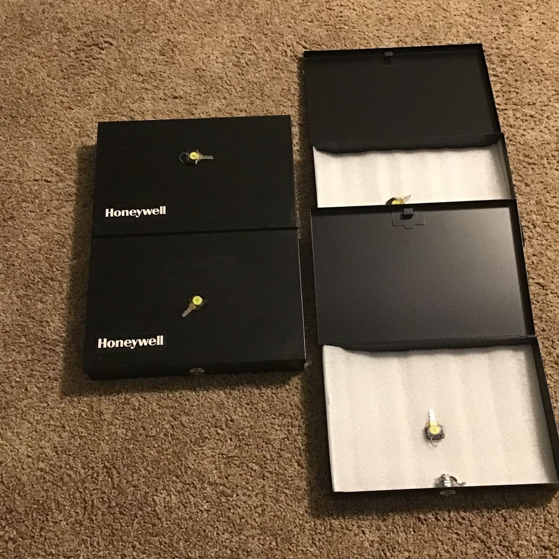 Slim Honeywell Lockbox Safe With Key Have 4 Read Description
