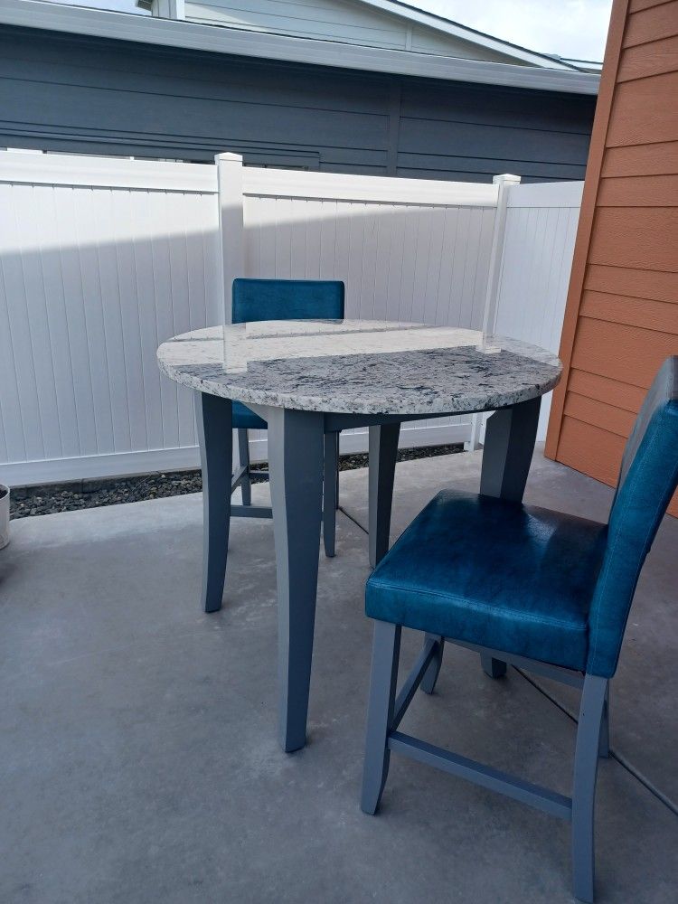 BEAUTIFUL BAR HEIGHT GRANITE TABLE 2 CHAIRS