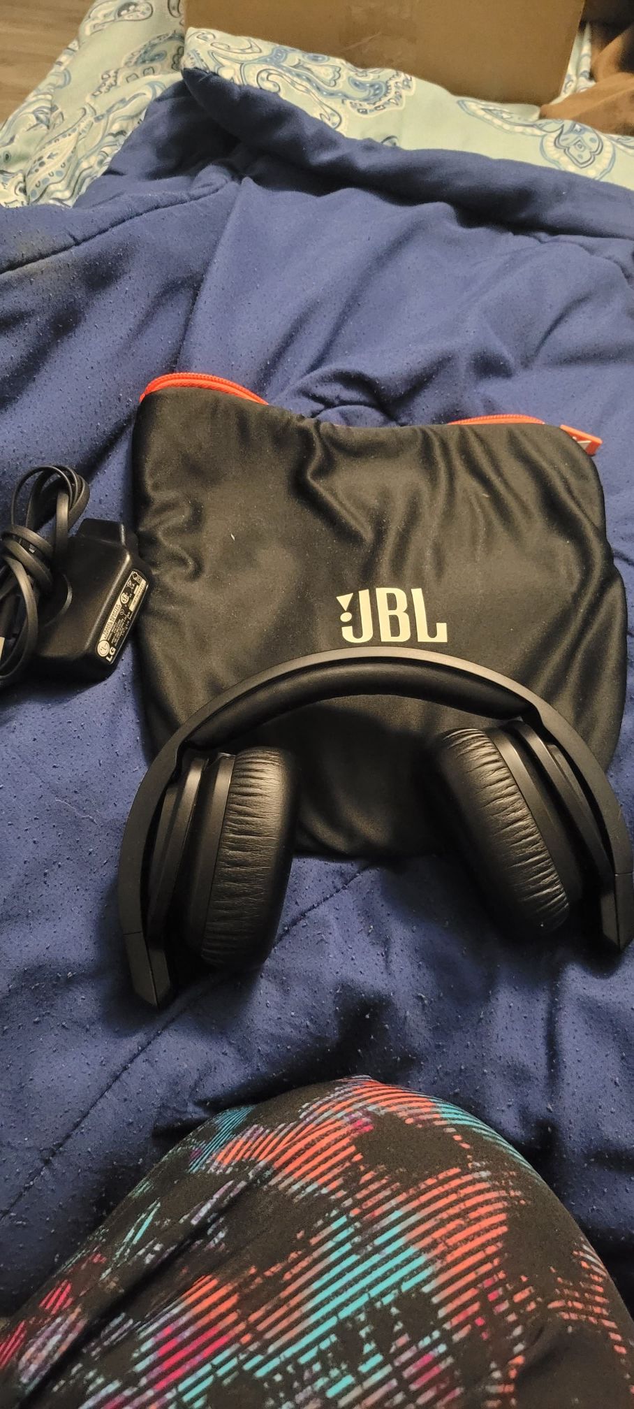 JBL HEADPHONES SUPER POWERFUL WIRELESS