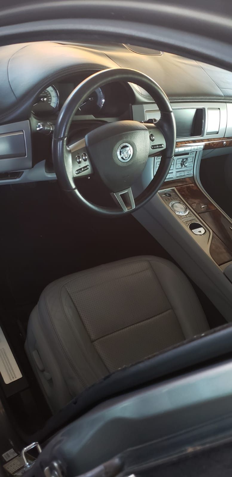 2011 Jaguar XF premium todo equipado detalle a la vista 150k millas motor trasmision ok gps llantas seminuevas $6500
