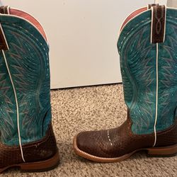 Blue And Brown Dancing Cowgirlboots Thumbnail