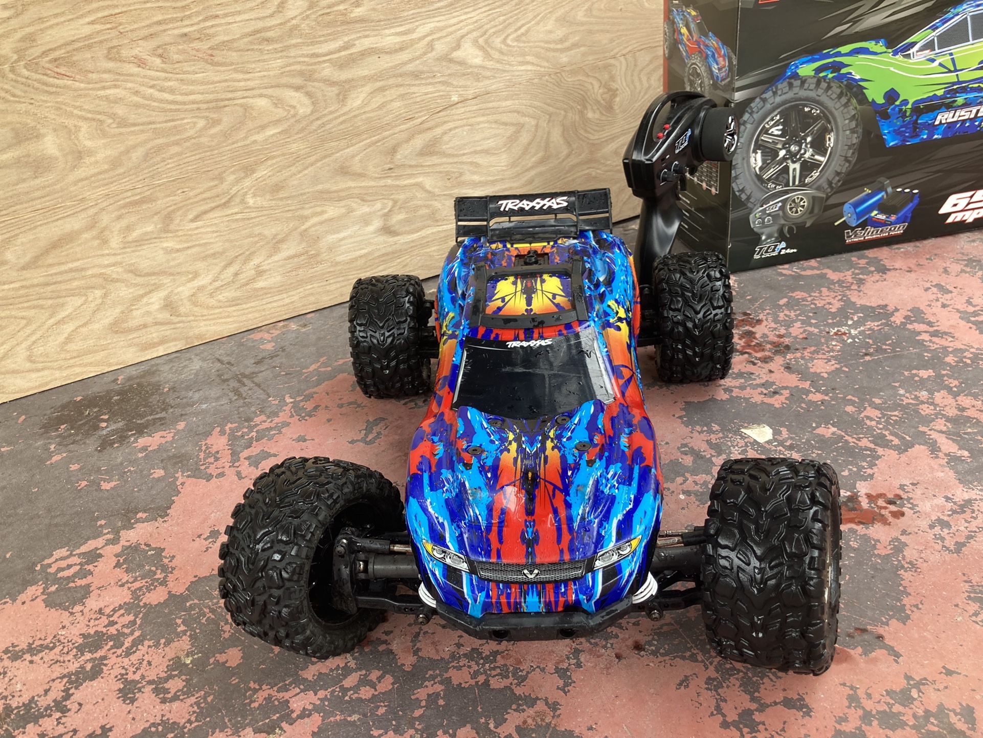 Traxxas rustler 4 x 4 vxl RC car