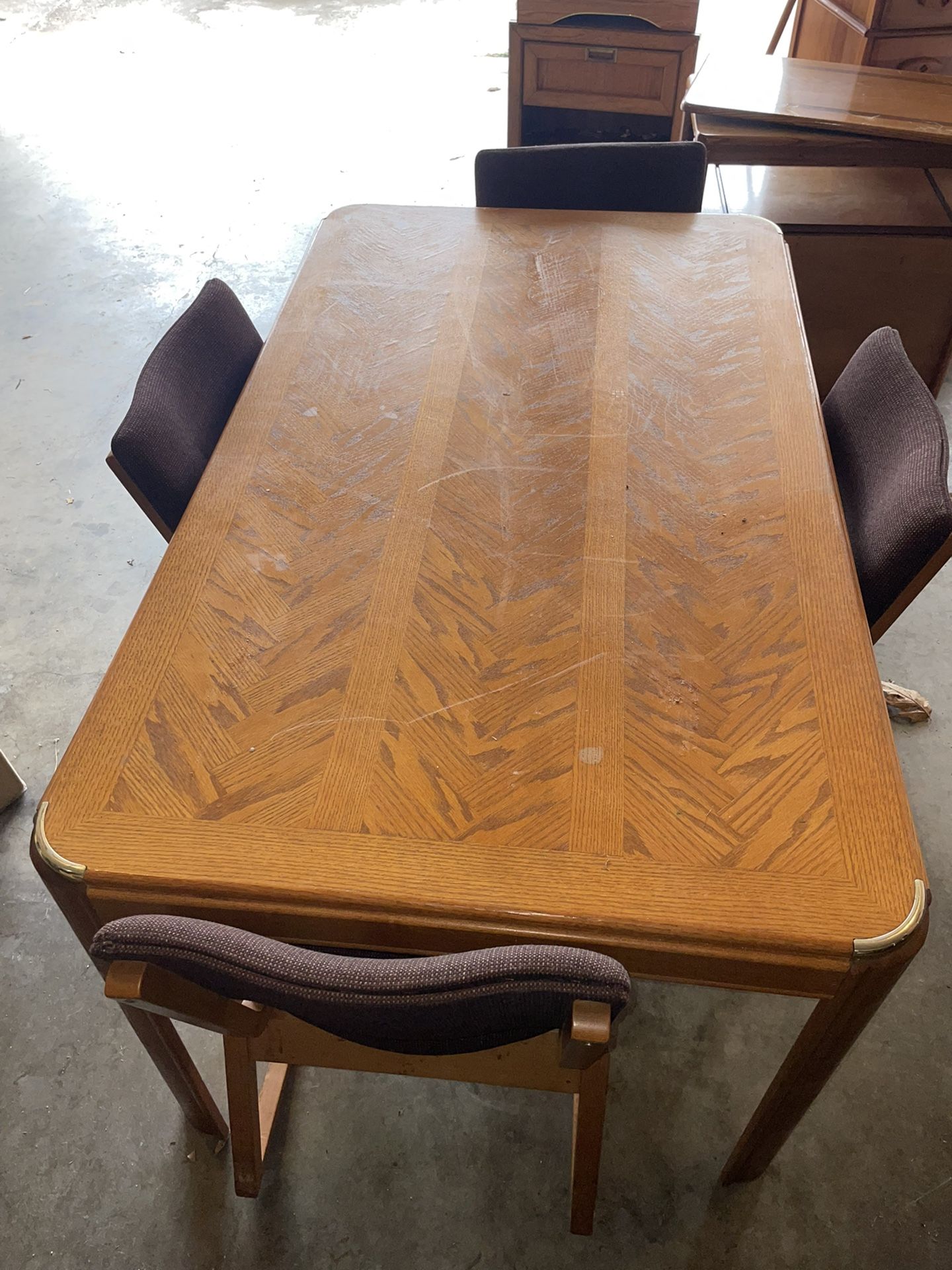 Table With 4 Rocking Chairs