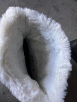 Woman’s Snow Boots Thumbnail