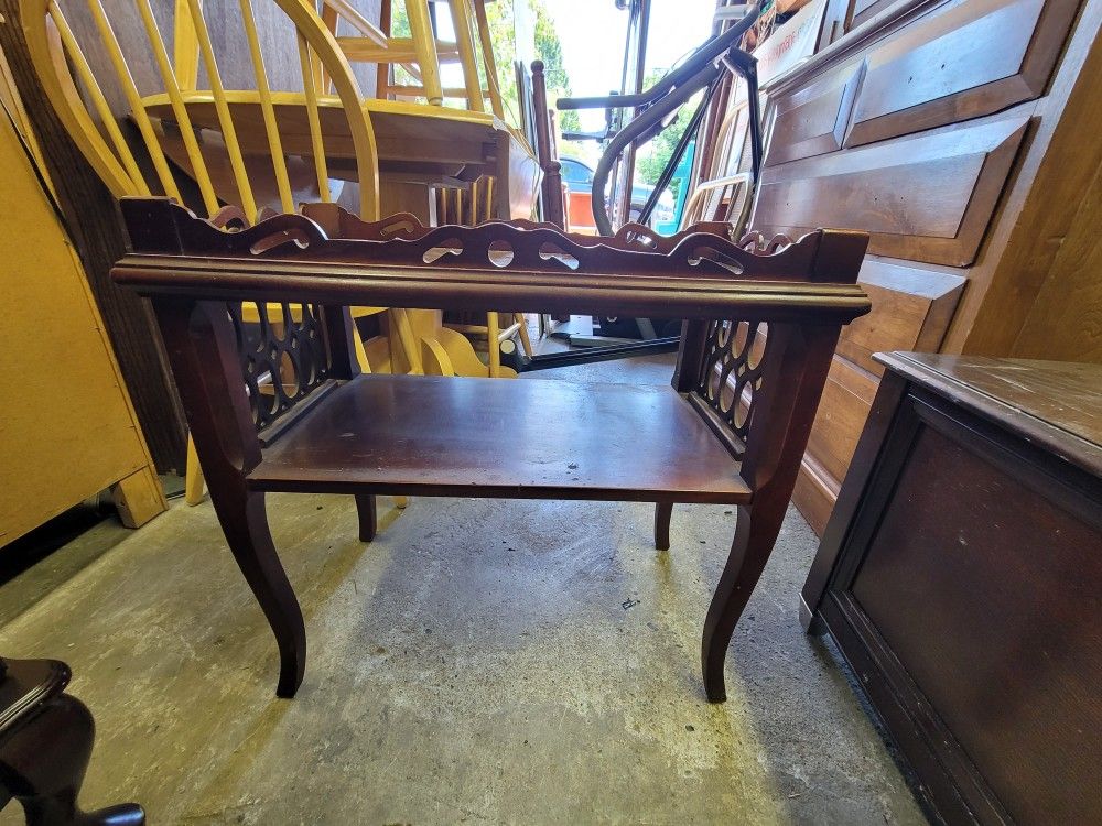 Antique Ornate 2 Tier Side Table.
25 X 14 X 24h