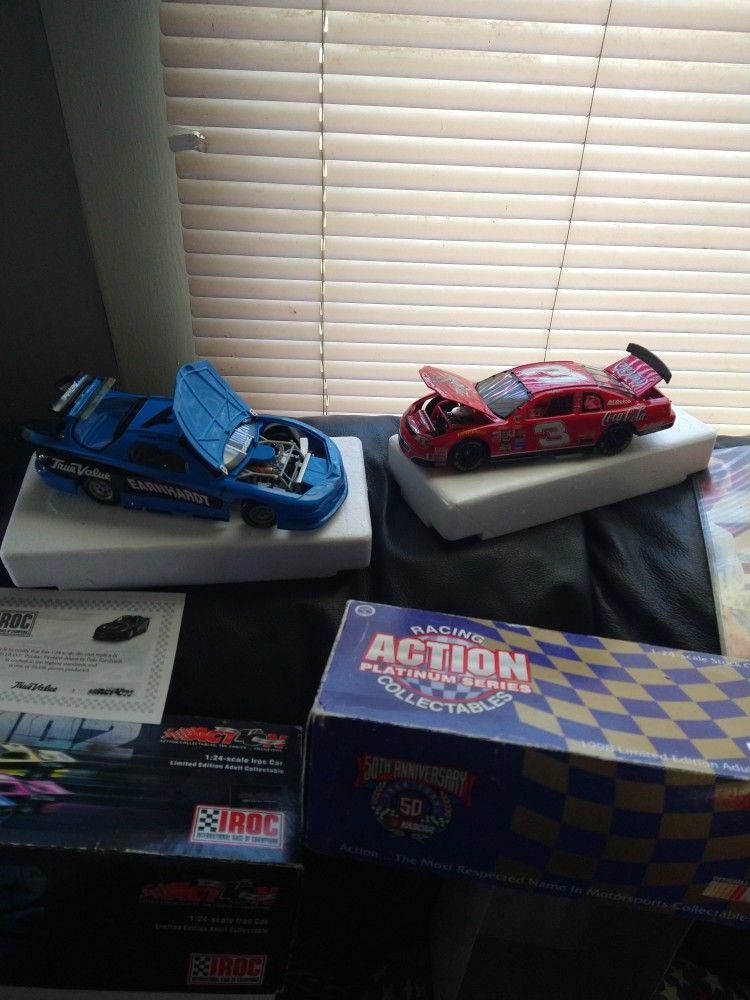The Altiment Nascar Setup 4 Big 124 Scale And 2 Clocks 16 Small Scale And Over 50 Vintage Cards And A One Of A Kind Signed Picture. By The Man Him Sel