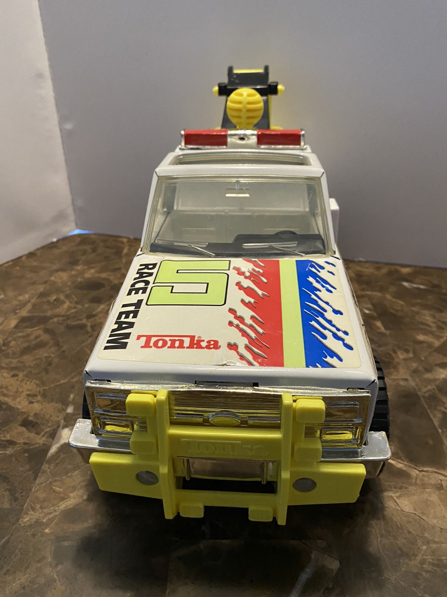 Vintage 1983 Large Tonka tow truck wrecker great condition colors Race Team 5. Measures 14” long.