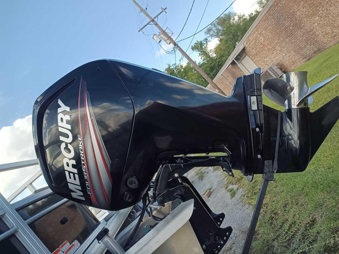 2019 Sun Tracker Dlx 20 Foot