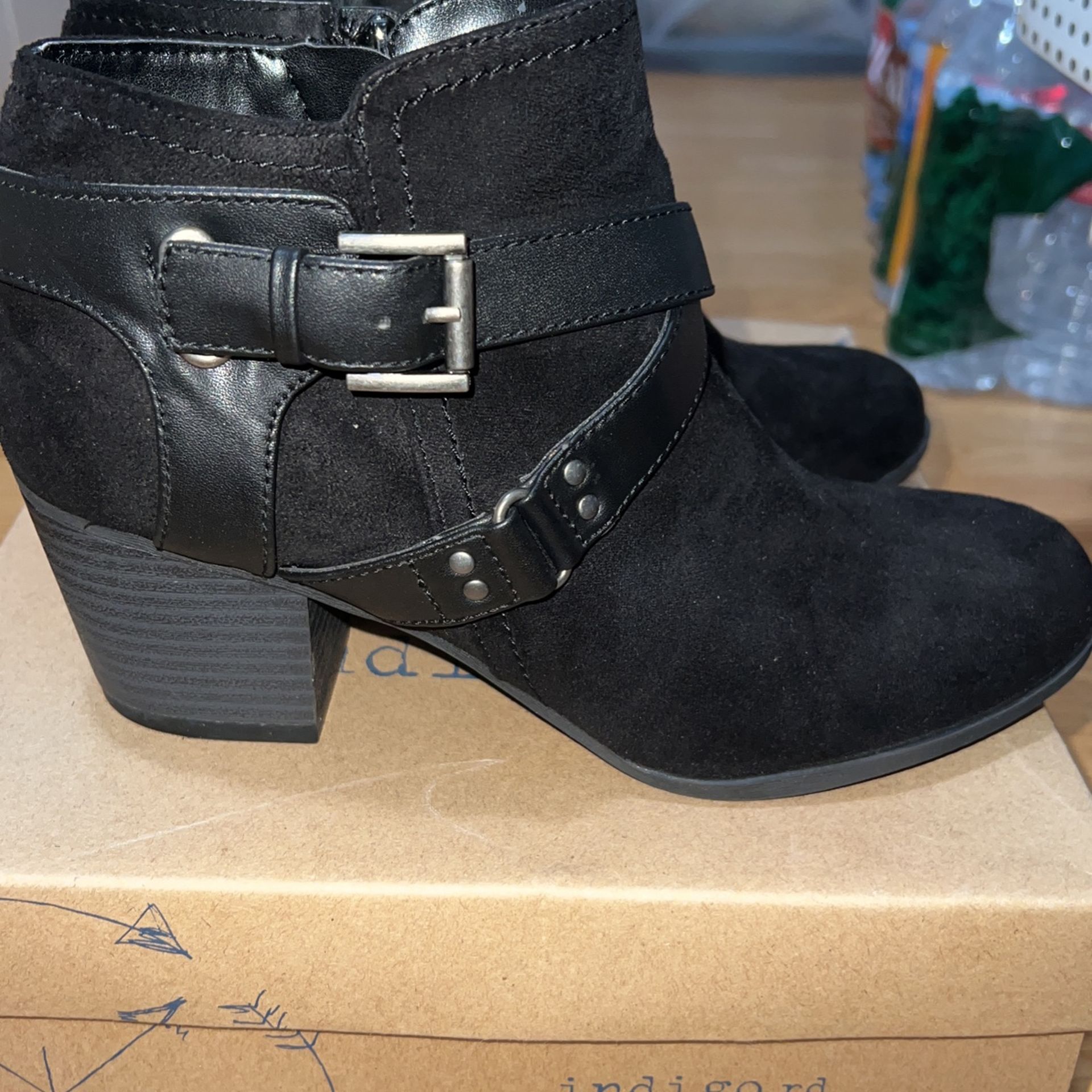 Black Ankle Boots With Zipper. $15