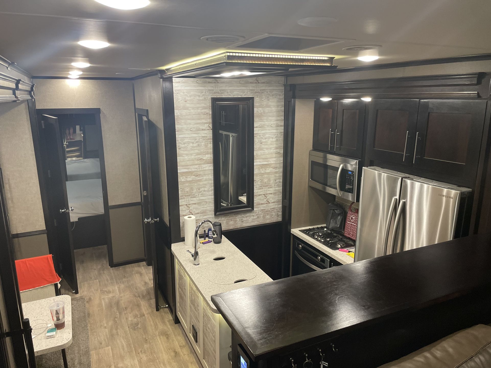 2018 Vilano Van Leigh 375fl