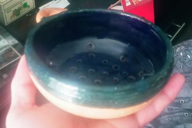 Beautiful hand-crafted Studio Pottery Strainer Bowl Thumbnail