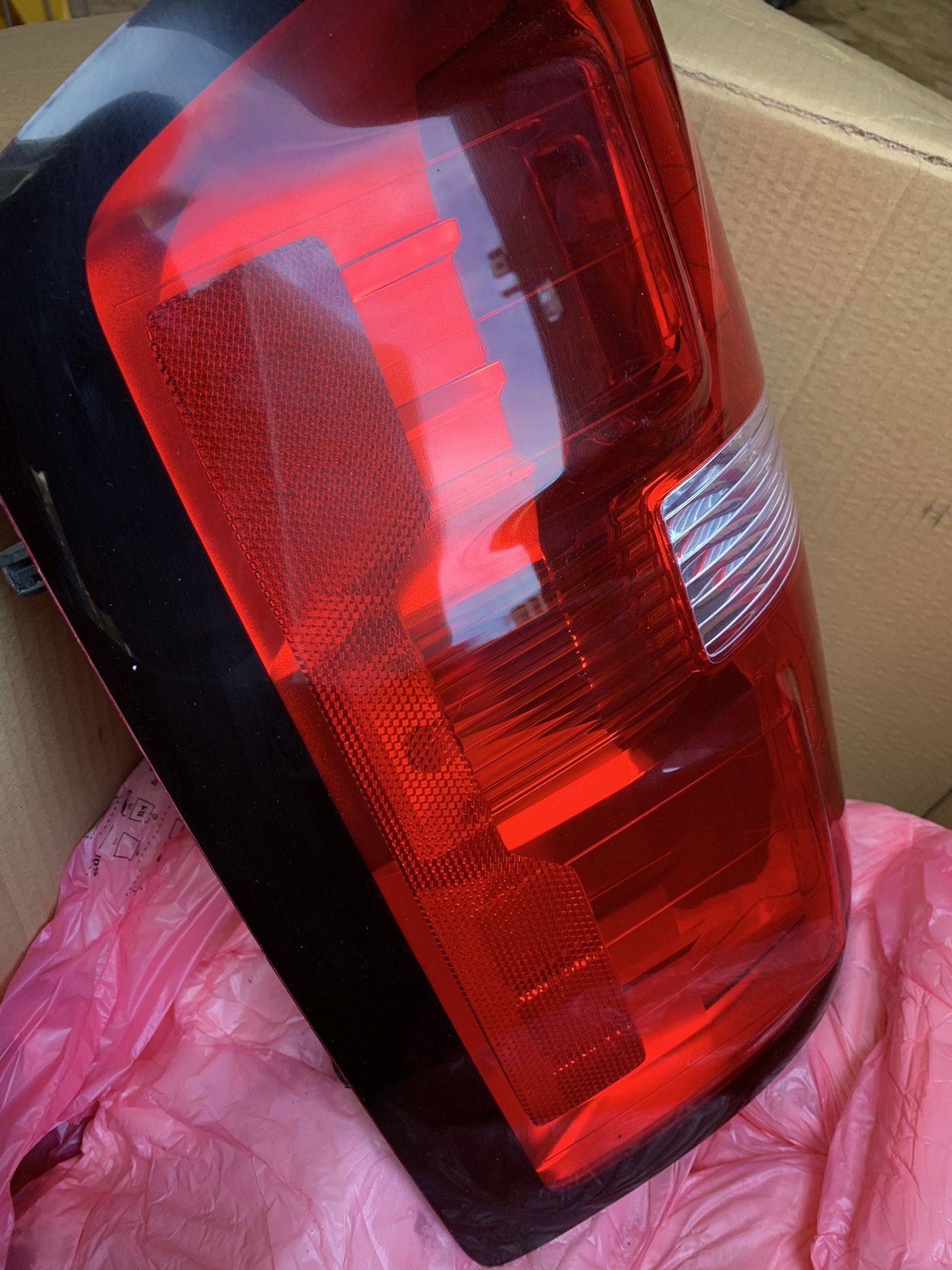 2014-2018 GMC Sierra Driver Side Tail Light