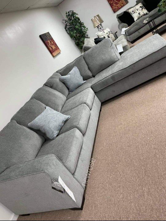 Same Day Delivery 🎊🎊Altari Alloy Raf Sectional ASHLEY Furniture 
