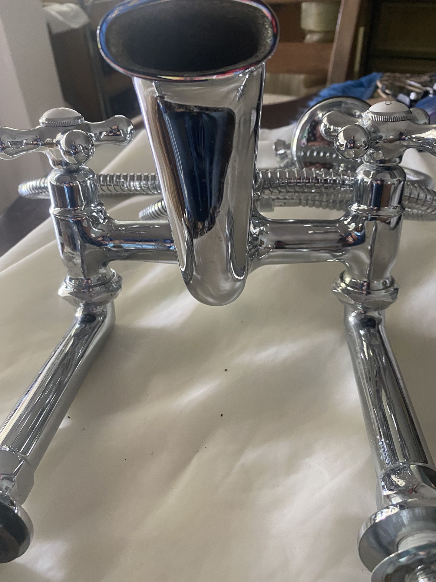 “M” Designer Chrome MOUNT FAUCET SET as new it is over $600. New… asking $350. Obo today 