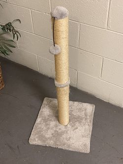 TALL, CARPETED, CAT SCRATCHING POST - LIKE-NEW!! - firm price Thumbnail