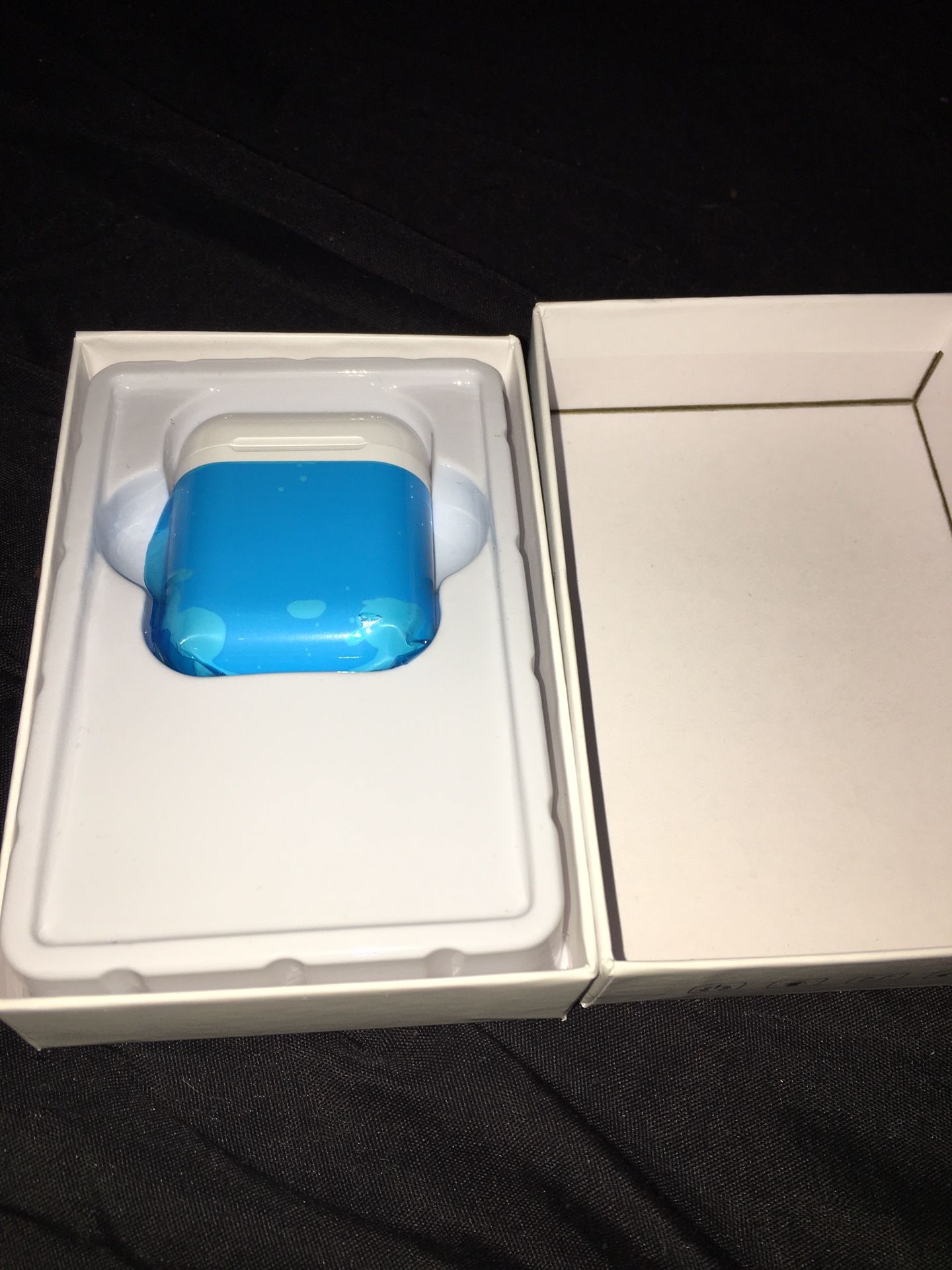 WIRELESS HEADPHONES / EARBUDS (WORKS WITH ANDROID & IPHONE)